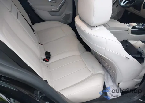 2021 Mercedes-Benz A 220 z USA, uszkodzony, nr VIN W1K3G4EB3MJ257511